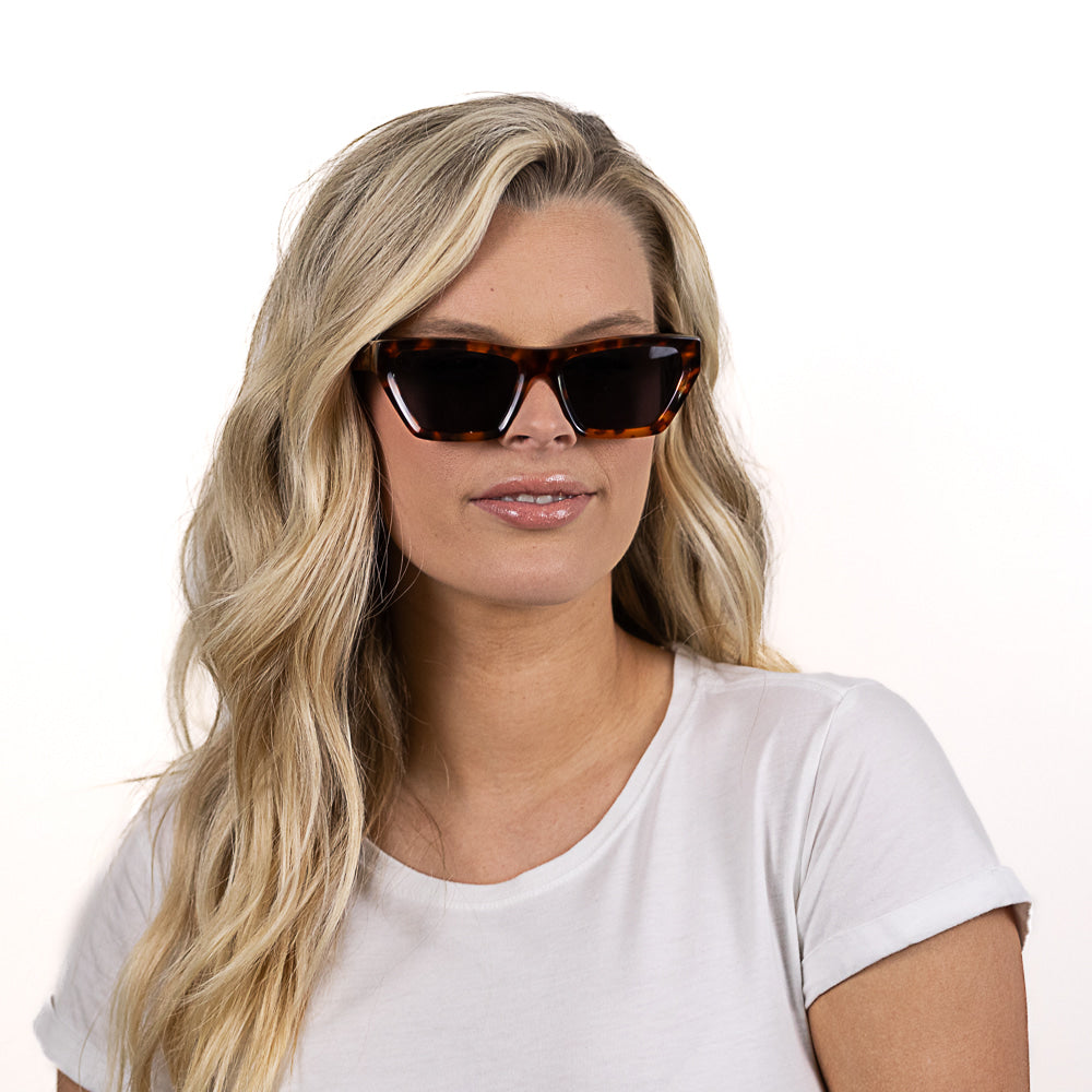 BEYOND SUNKISSED - Bio Acetate Tortoise Frame l Black Polarised Lens